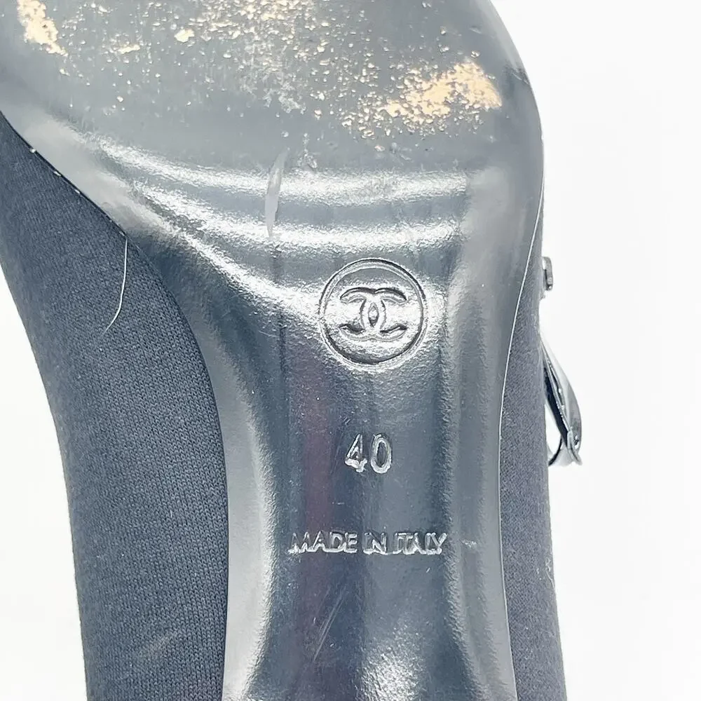Chanel 2004 Karl Lagerfeld Black Jersey Patent Trim CC Logo Cap Toe Pumps EU 40